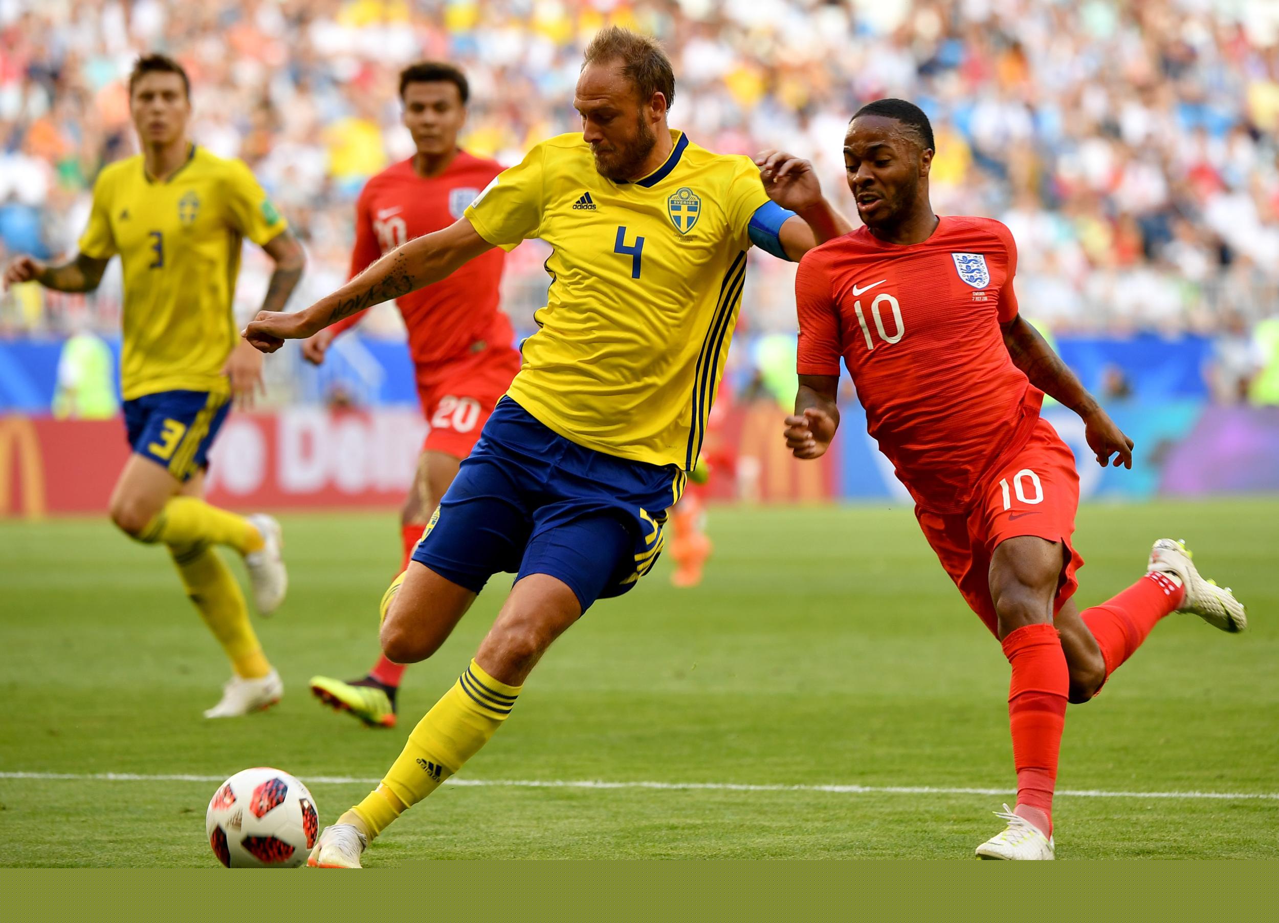 西媒：加西亚被阿拉维斯球员肘击后出现头晕，因此半场被换下