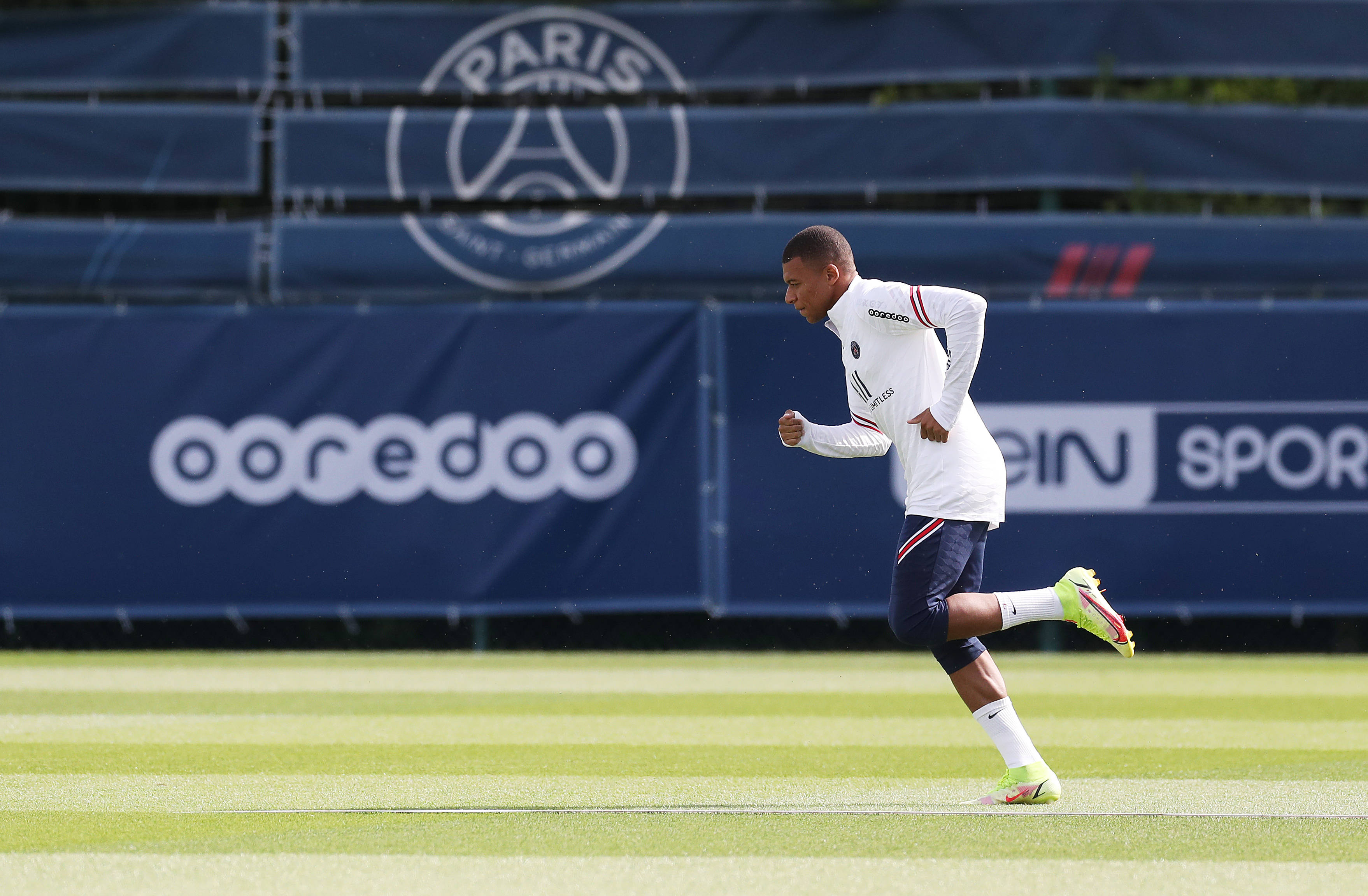 官方：库拉索主帅艾德沃卡特因家事暂离球队，由助教率队迎战牙买加