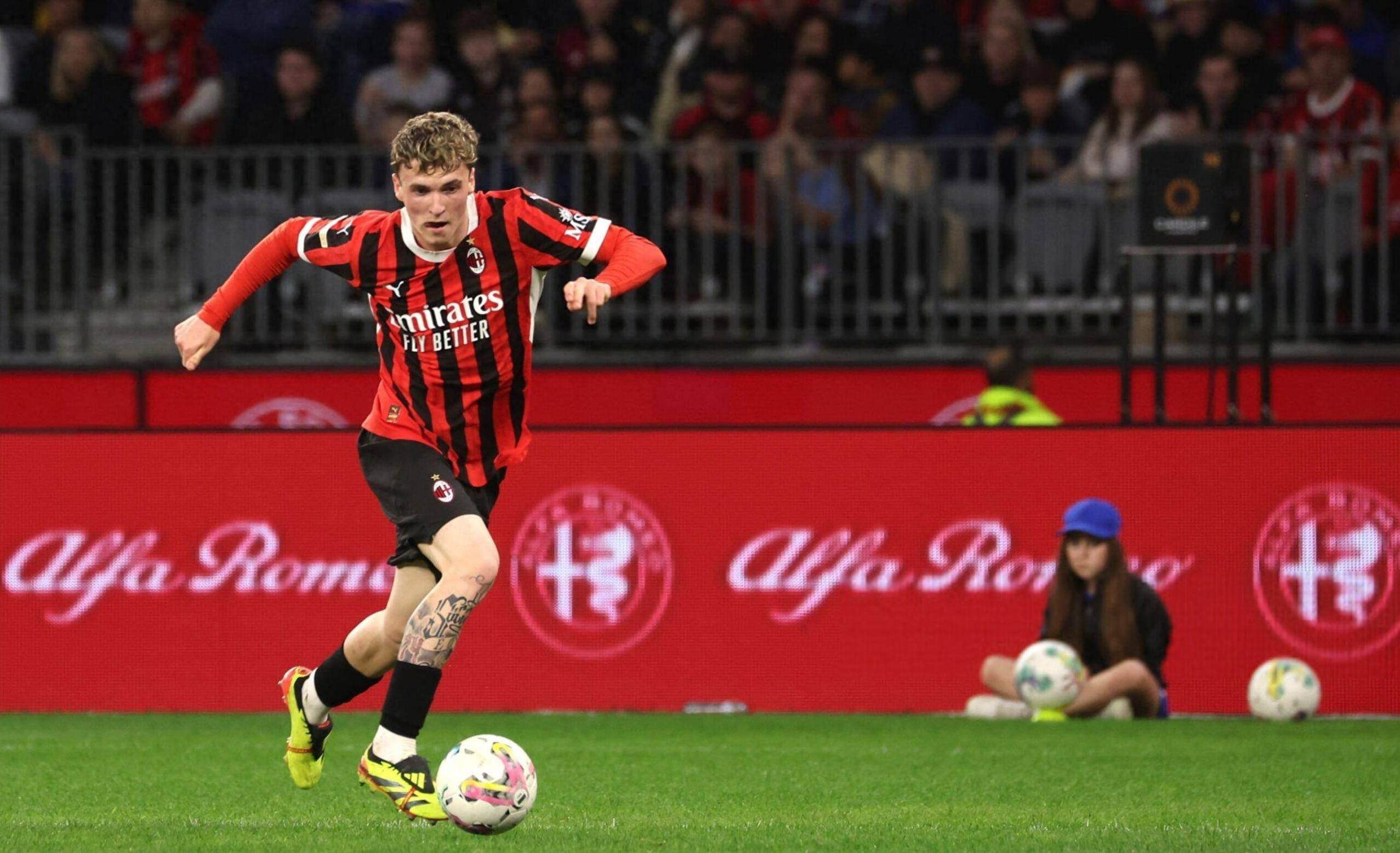 特尔施特根社媒晒恢复训练照片：很高兴归队