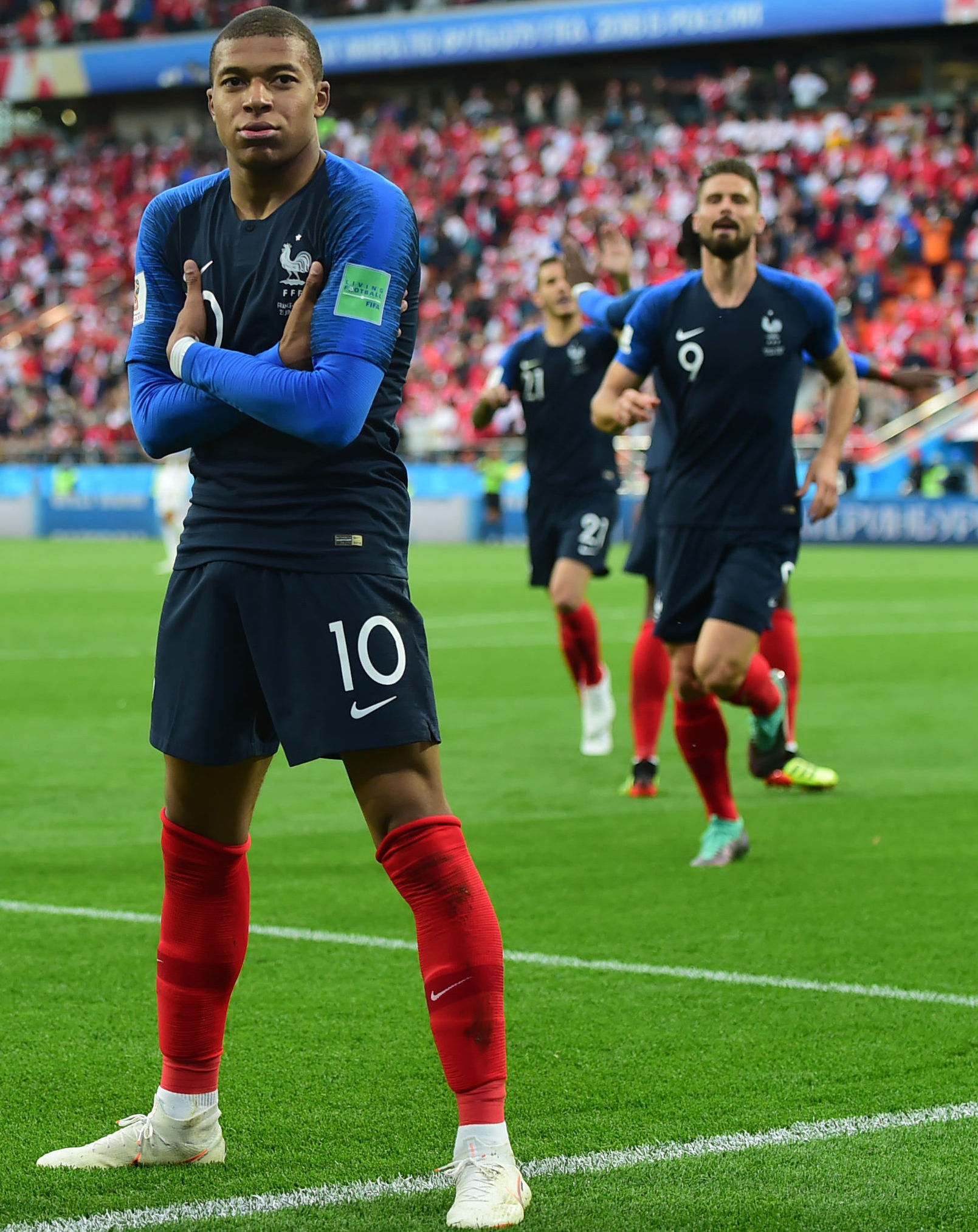 罗马诺：切尔西中场恩佐·费尔南德斯与新经济公司签约