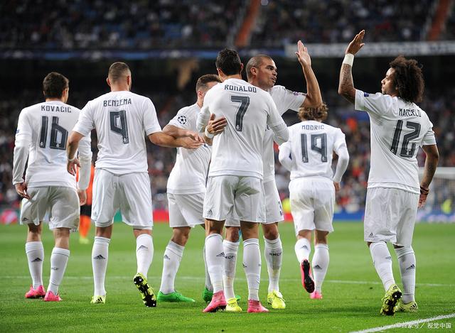 澎湃：泰州开建“苏超”冠军奖杯打卡点，预计12月上旬亮相