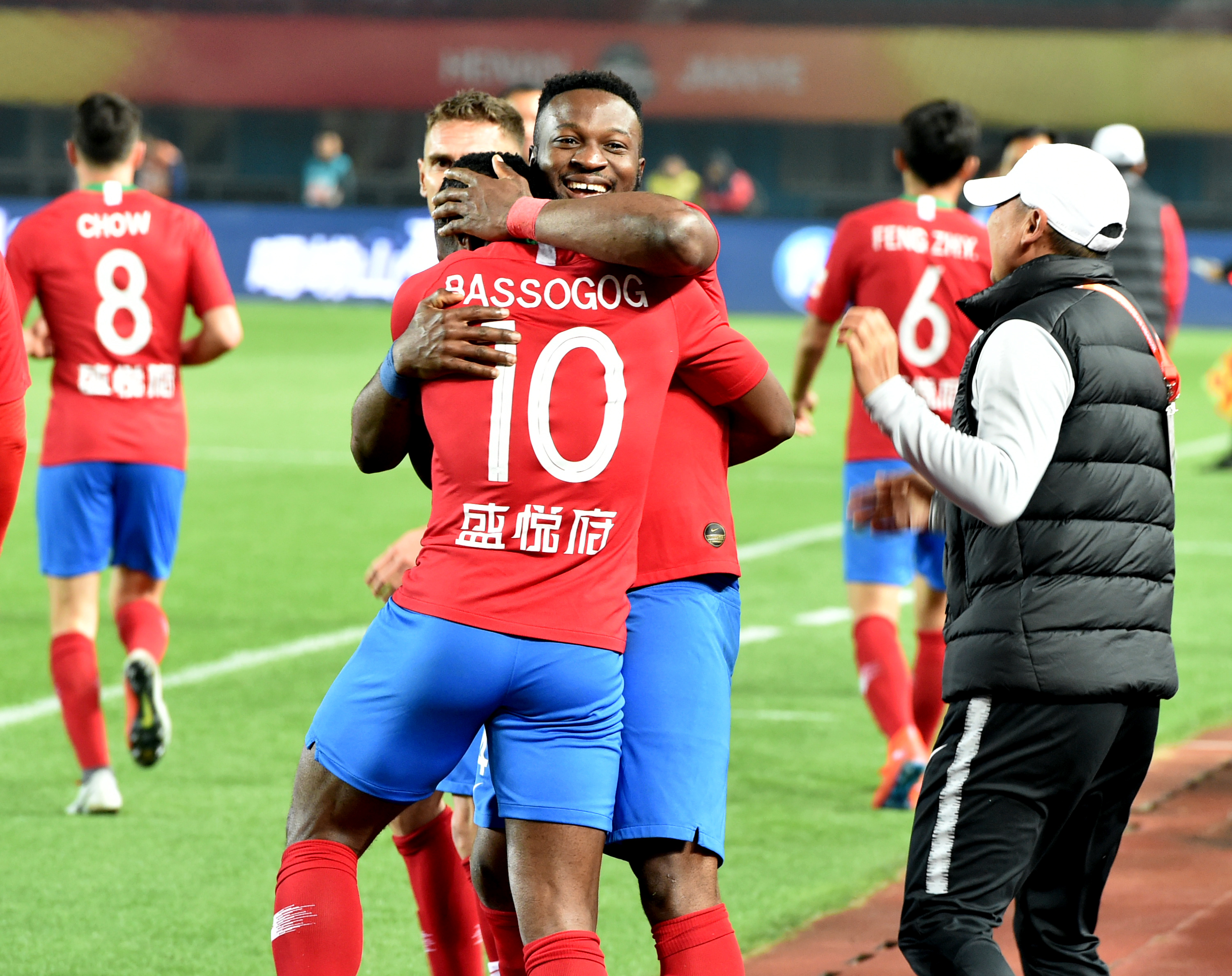 记者：徐彬可能外租葡萄牙，会考虑个人意愿；12月初回国集训